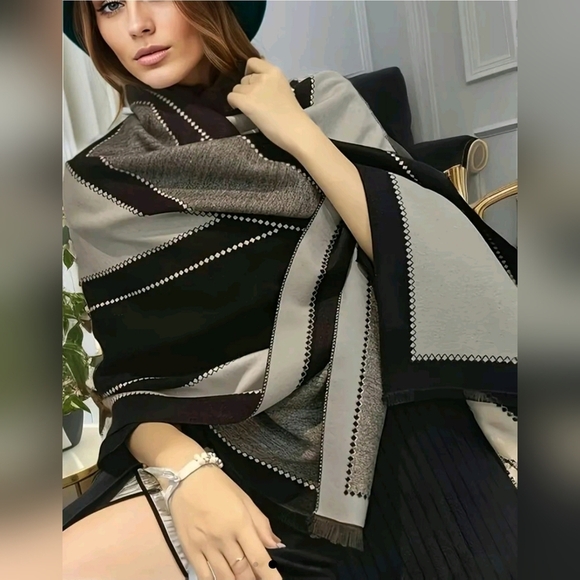 Boho Chic Retro Minimalist Scarf Wrap Cover-Up New - Picture 1 of 3